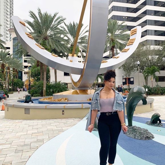 Meet your Posher, Lucely - Picture 1 of 1